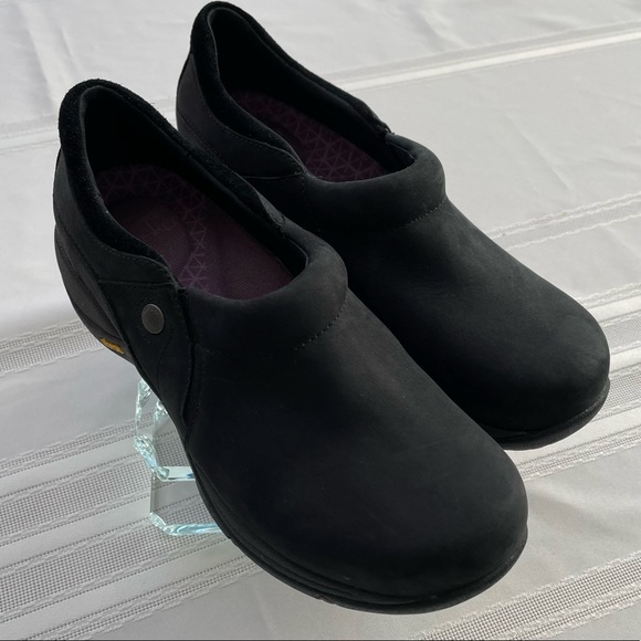 Dansko Black Clogs / Shoes, Vibram Sole, Waterproof, Sz 38 / 7
